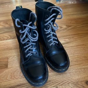 Dr. Martens classic 1460 boots